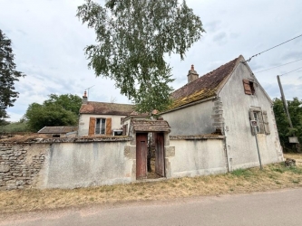PROCHE DU PARC DU MORVAN MAISON ANCIENNE A RENOVER DANS UN V