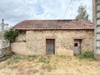 PROCHE DU PARC DU MORVAN MAISON ANCIENNE A RENOVER DANS UN V