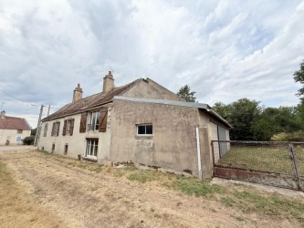 PROCHE DU PARC DU MORVAN MAISON ANCIENNE A RENOVER DANS UN V
