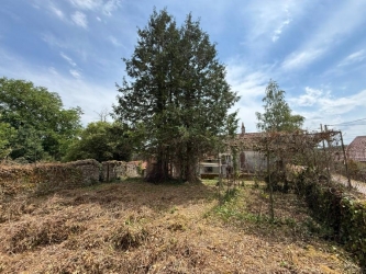 PROCHE DU PARC DU MORVAN MAISON ANCIENNE A RENOVER DANS UN V